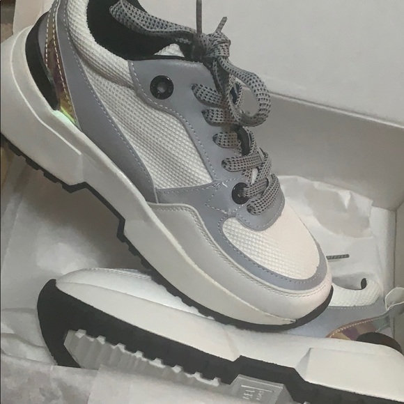 Micheal Kors Sneakers - Picture 3 of 6